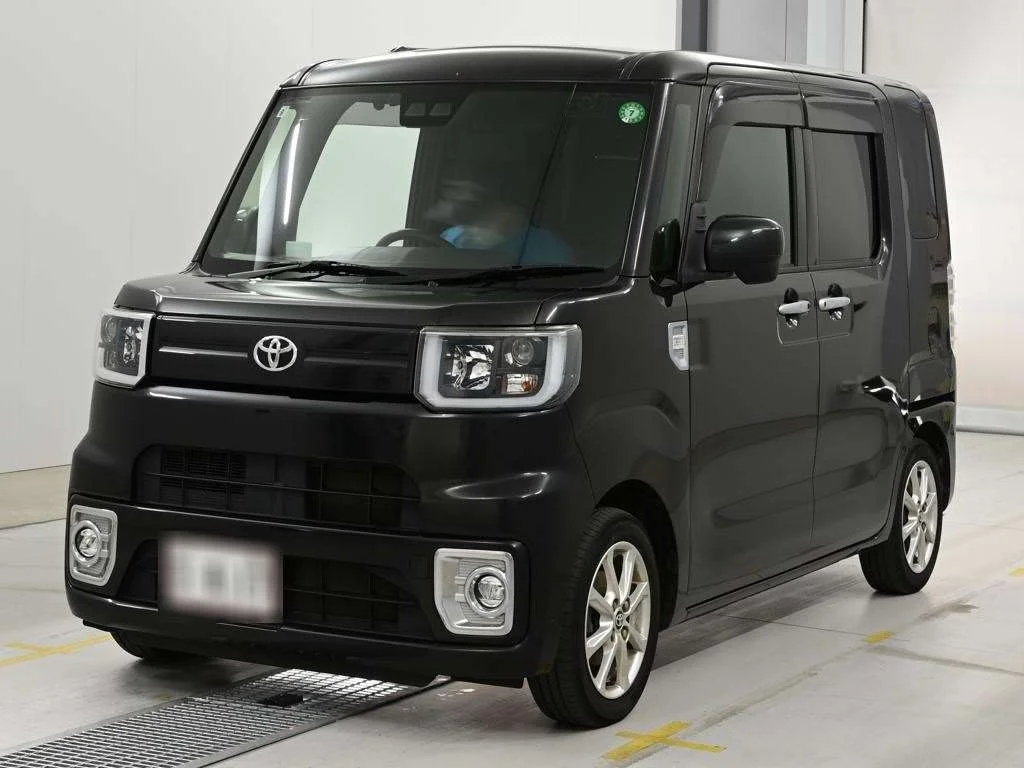 Toyota Pixis Mega LA700A 2019